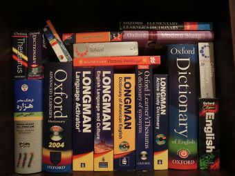 800px-english-english_and_english-persian_dictionaries